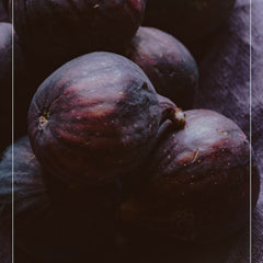 black mission figs in a pile